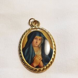 Mary Our Lady of Sorrows Catholic Medal/Pendant Gold Tone Vintage